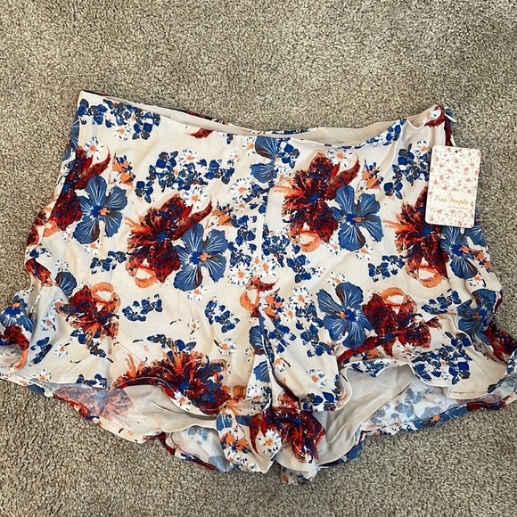 NWT Free People Fiona Flutter Shorts - Picture 2 of 3